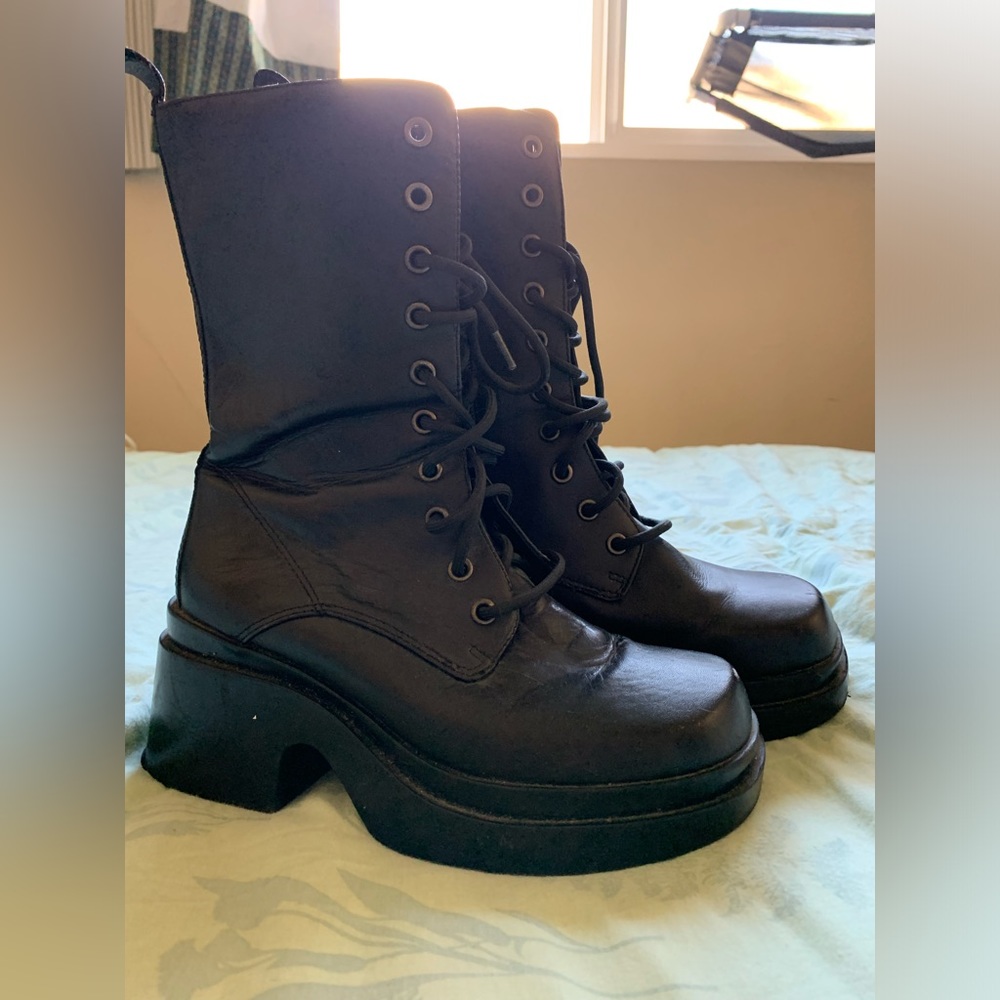 Vintage Platform Steve Madden boots!